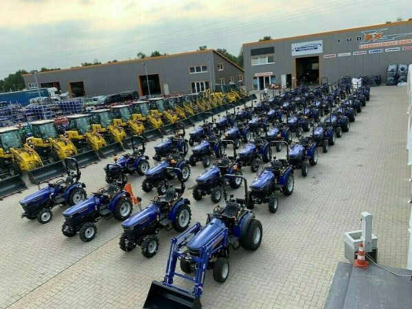 Farmtrac 26 HST mit Frontlader Galaxyreifen